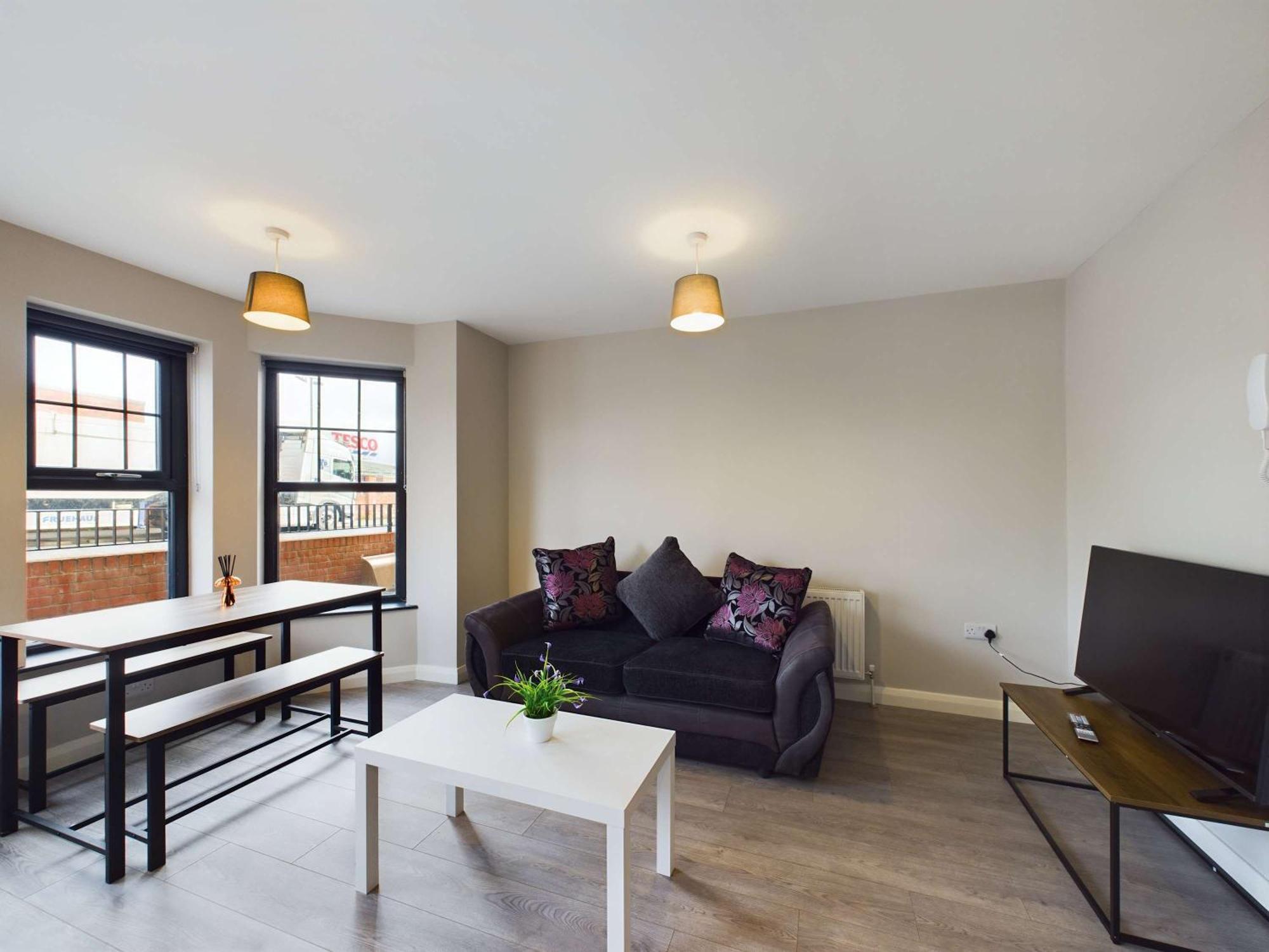 161 Castlereagh Rd * Belfast