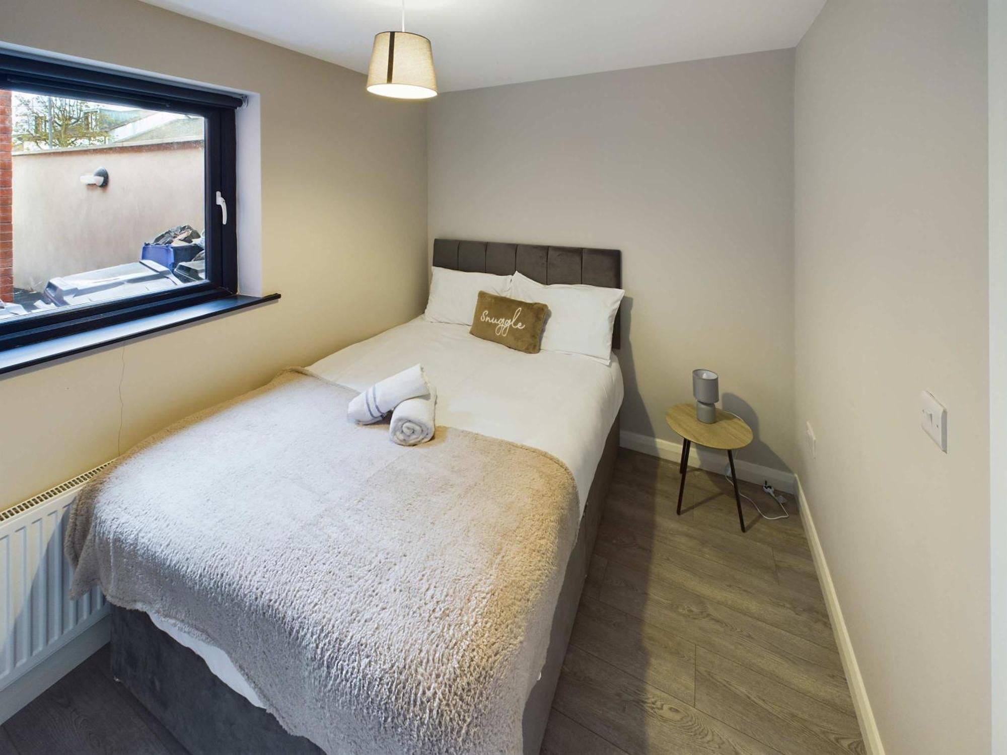 Apartment 161 Castlereagh Rd *